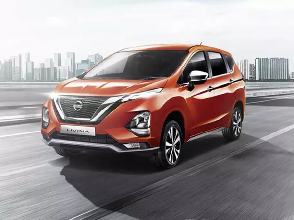 Dịch vụ thay Kính chắn gió xe Nissan Livina tận nơi